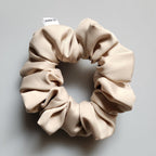 SCRUNCHIE DE CETIM - VANILLA