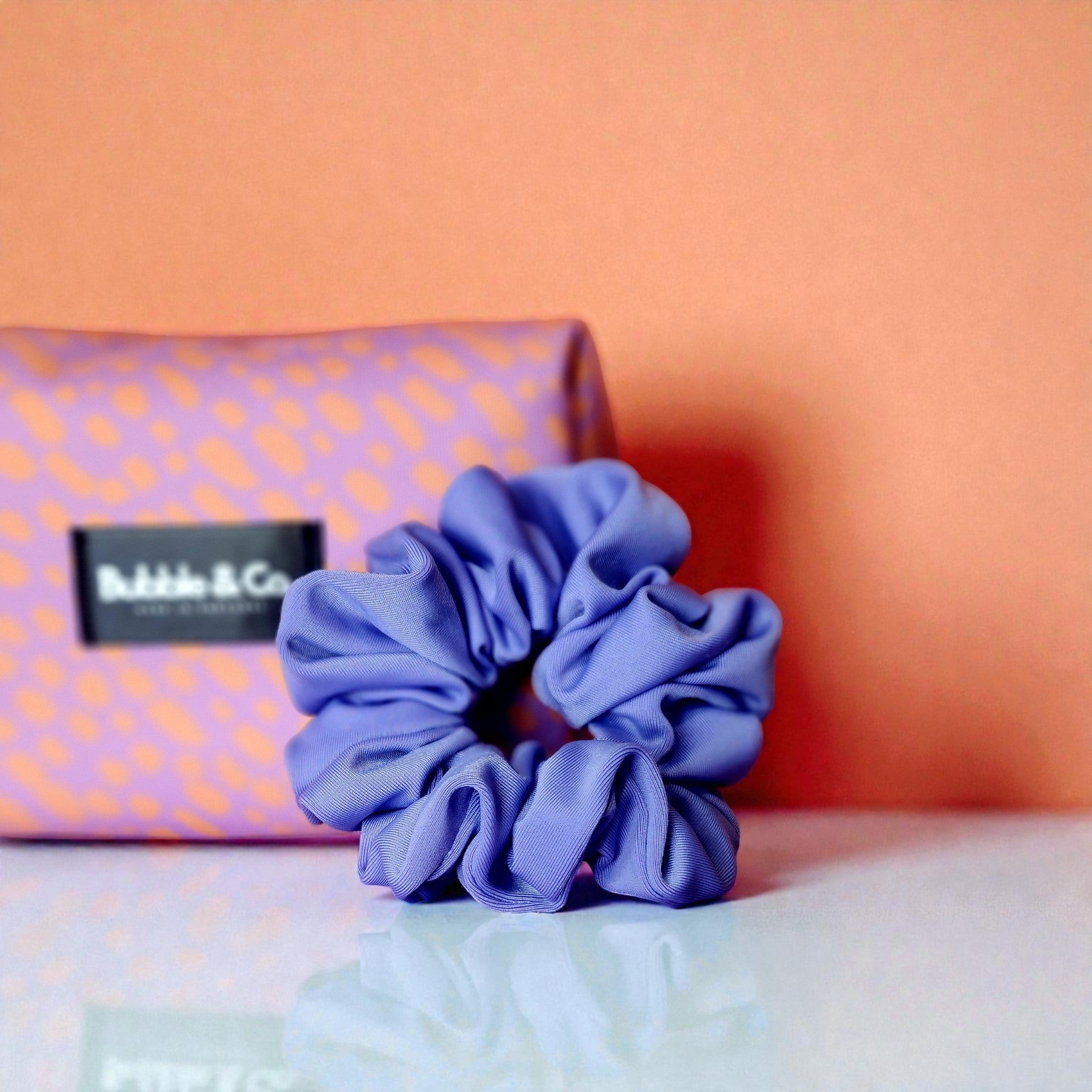 Necessaire + Scrunchies RIVIERA GREEN - O duo perfeito do dia a dia