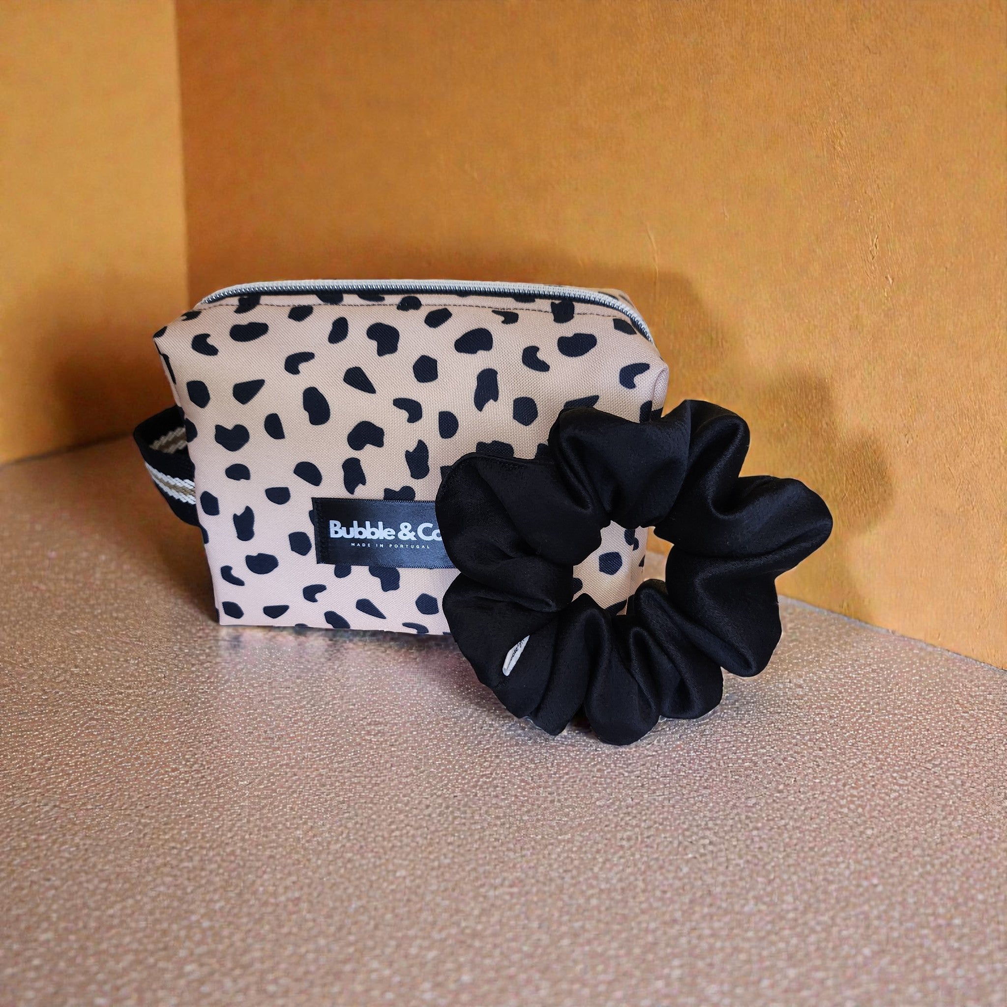 Necessaire + Scrunchies ZESTY - O duo perfeito do dia a dia