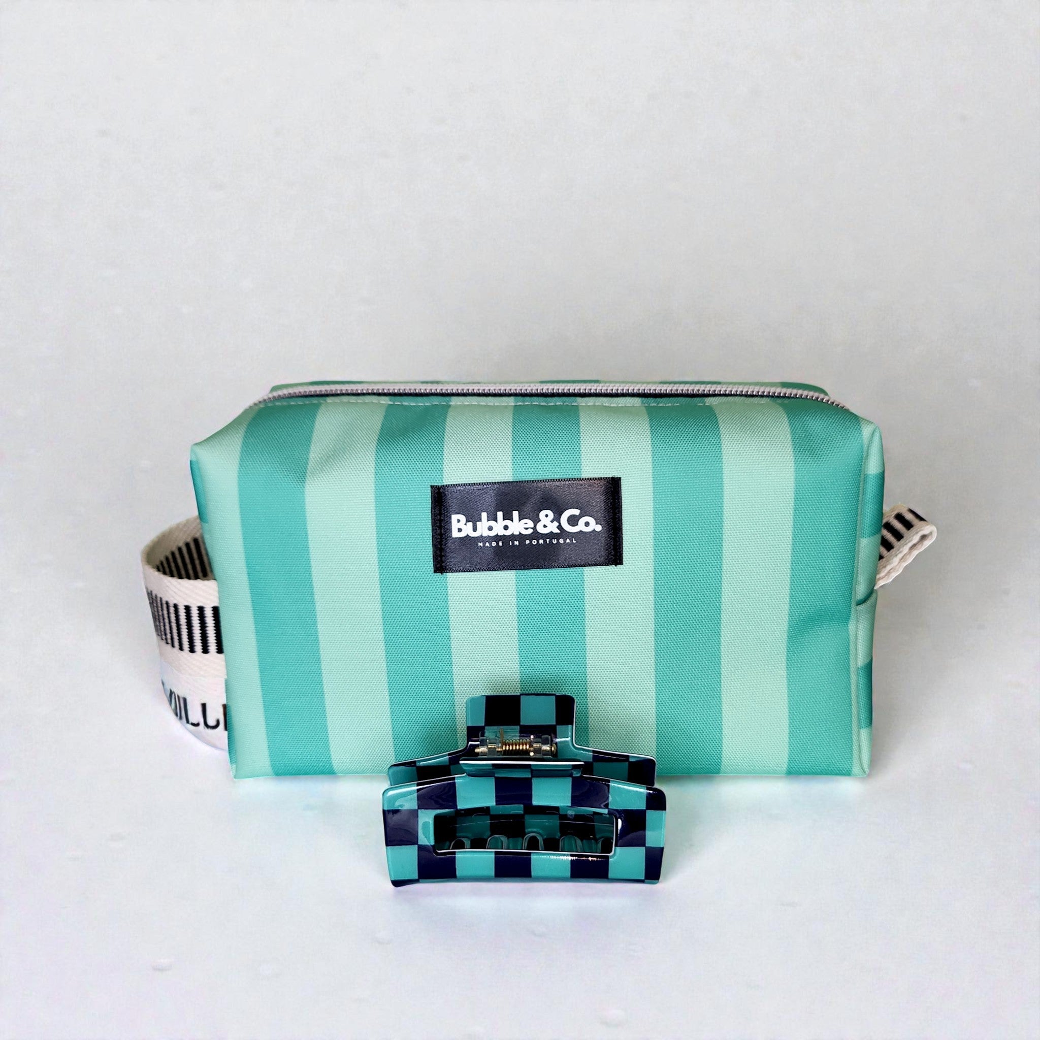 Necessaire + Mola de Cabelos RIVIERA GREEN - O duo perfeito do dia a dia