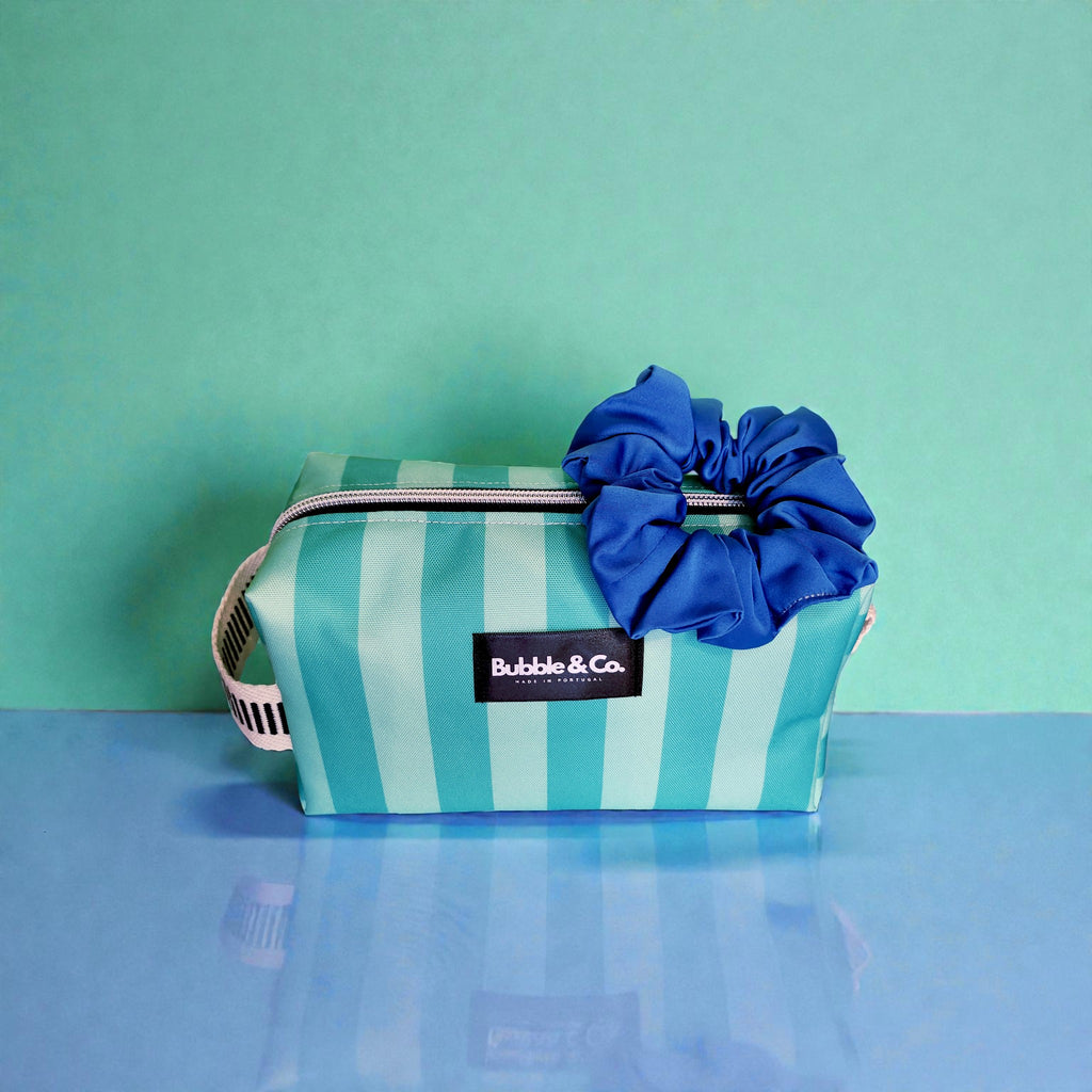 Necessaire + Scrunchies METRO VIBES - O duo perfeito do dia a dia