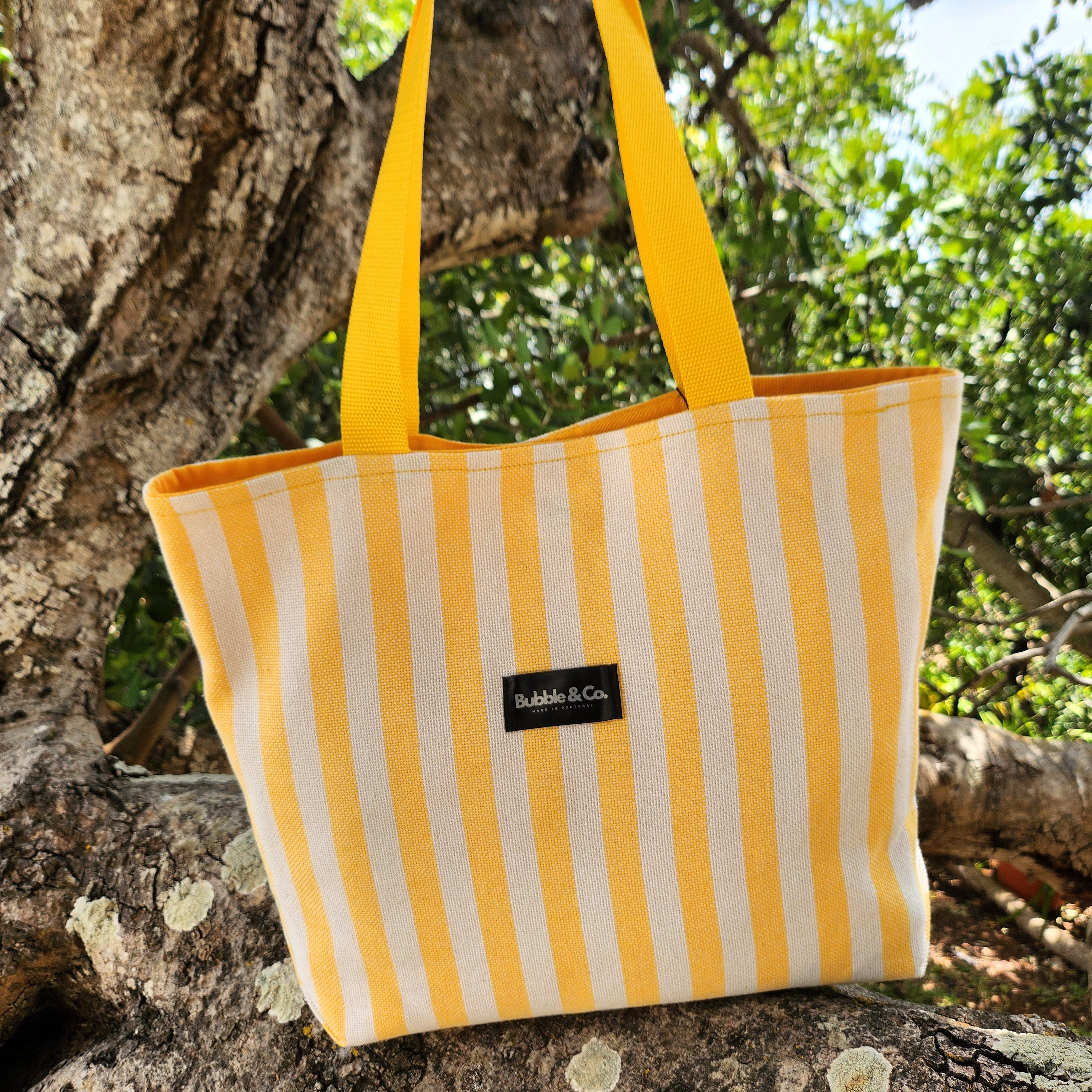 Tote bag amarelo manteiga, yellow butter.tamanho grande tecido as riscas amarelo e bege.