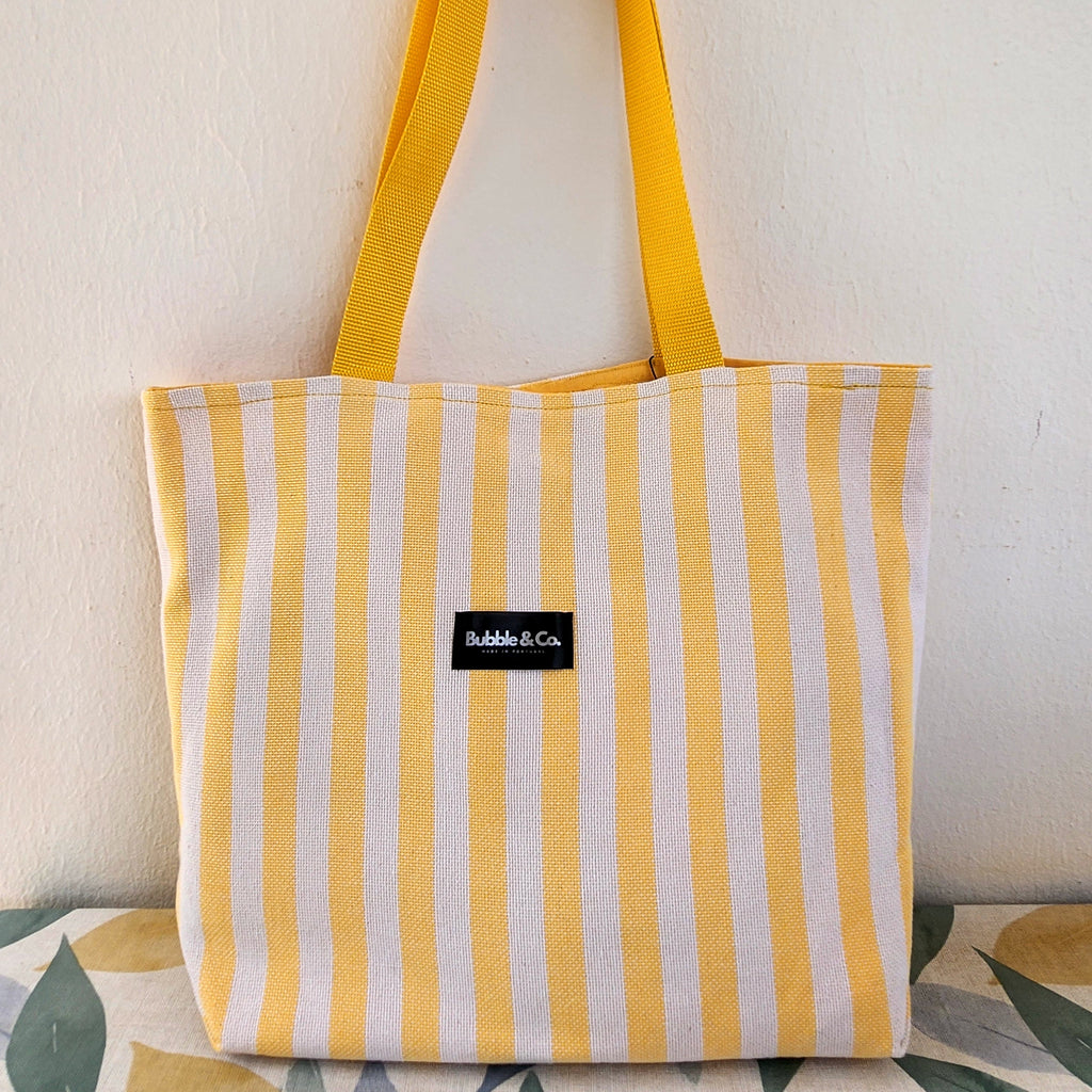 Tote bag amarelo manteiga, yellow butter.tamanho grande tecido as riscas amarelo e bege.