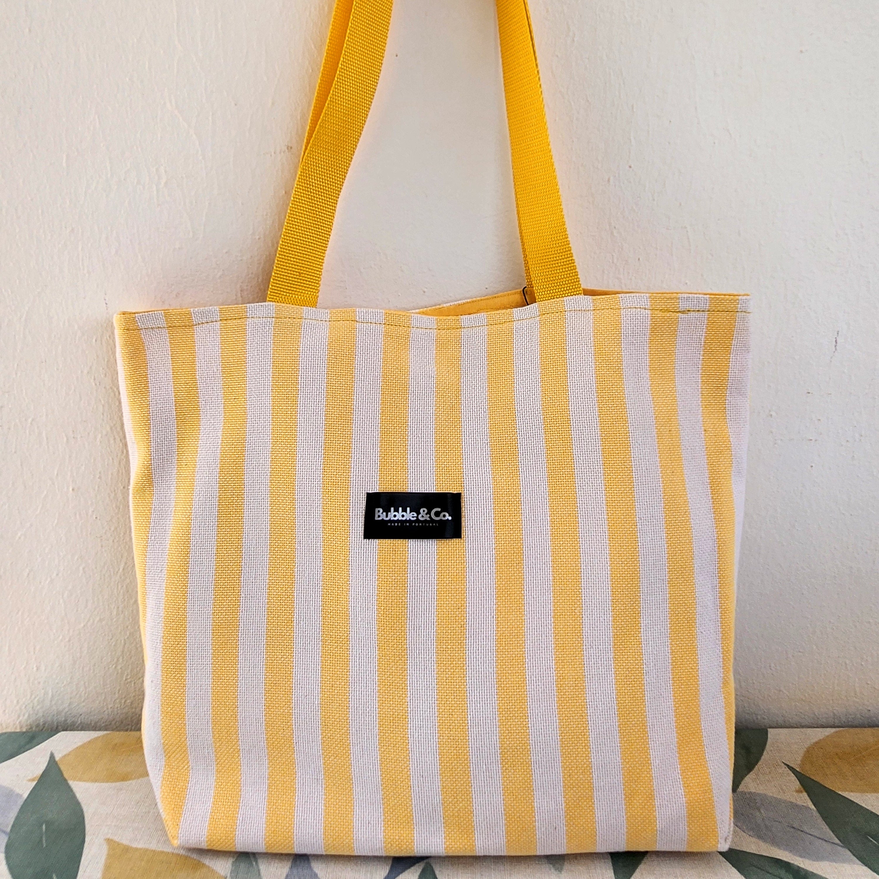 Tote bag amarelo manteiga, yellow butter.tamanho grande tecido as riscas amarelo e bege.