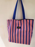Tote bag em loneta  100% algodão com alças de ombro em rpecinta resistente na cor azul.