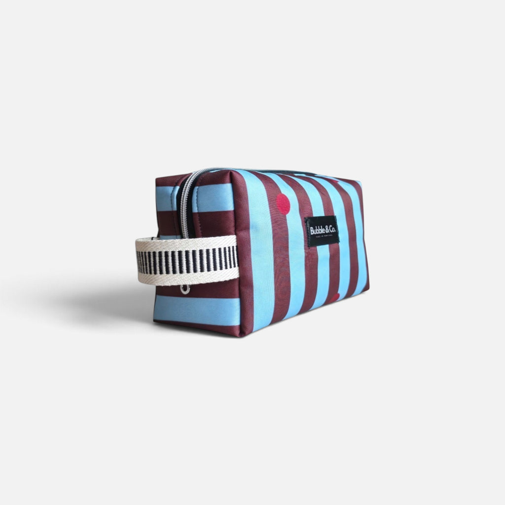 Riscas e Dots print detail on Bubble & Co. L toiletry bag