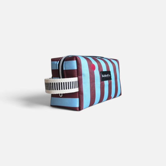 Riscas e Dots print detail on Bubble & Co. L toiletry bag