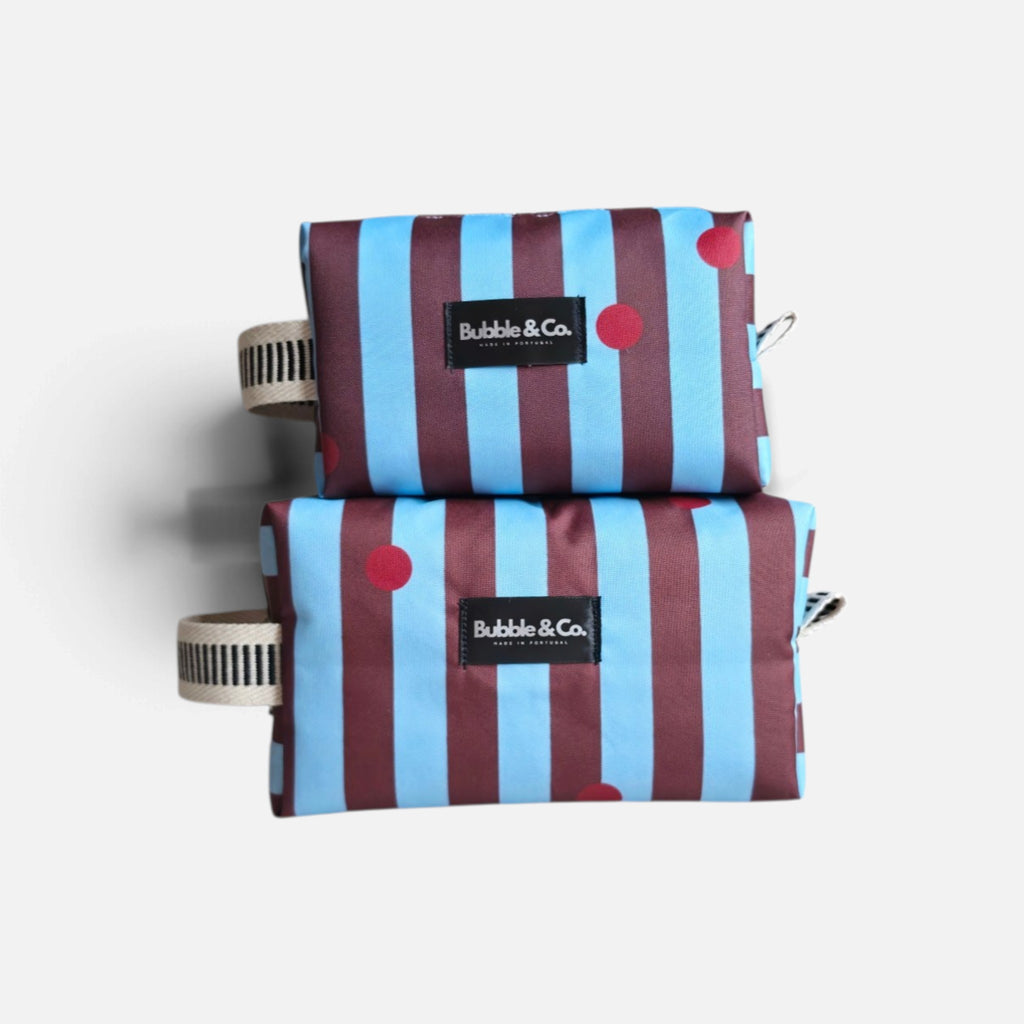 Spacious Riscas e Dots L toiletry bag for travel essentials