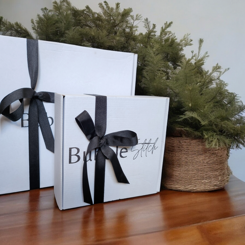 Opção de Presente, acompanha caixa em cartão + laço + folha de seda + saco de tecido + etiqueta autocolante