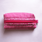 Compacta e prática, esta necessaire média é sua melhor aliada para o dia a dia. Perfeita para organizar maquiagem, acessórios ou itens de rotina com funcionalidade e estilo.