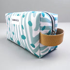 Necessaire Box, impermeável com padrão zebra pintas verdes e brancas